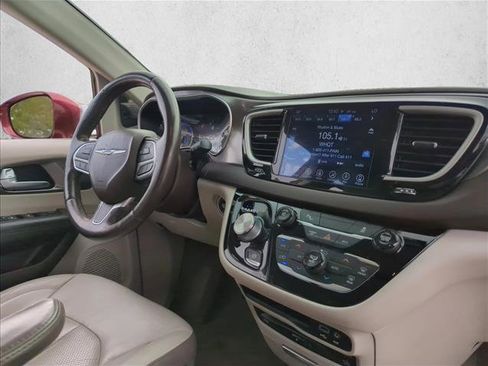 Used 2017 Chrysler Pacifica Touring-L Plus w/ Tire & Wheel Group image 28