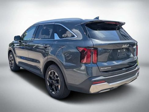 Used 2024 Kia Sorento S FWD image 6