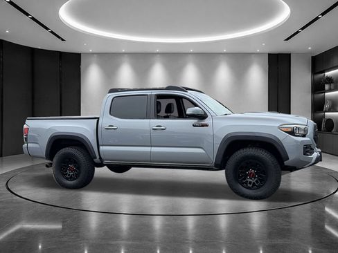 Used 2017 Toyota Tacoma TRD Pro AWD/4WD image 5