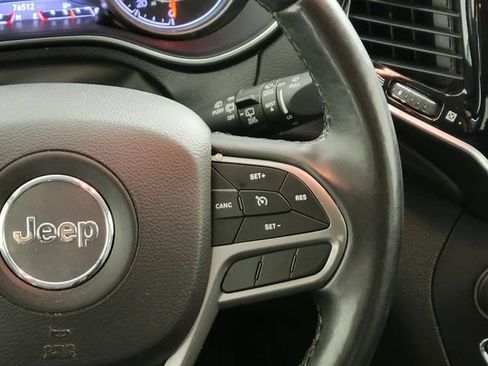 Used 2019 Jeep Cherokee Limited image 27