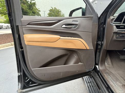 Used 2021 Cadillac Escalade ESV Sport w/ Driver Assist Tech Package AWD/4WD image 17