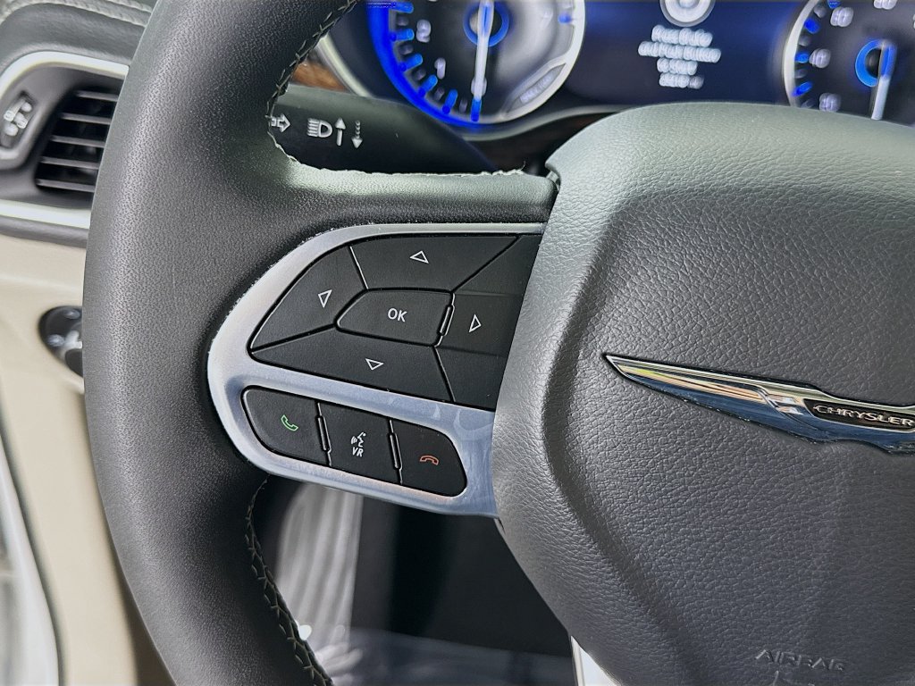 Used 2023 Chrysler Pacifica Limited AWD/4WD image 22