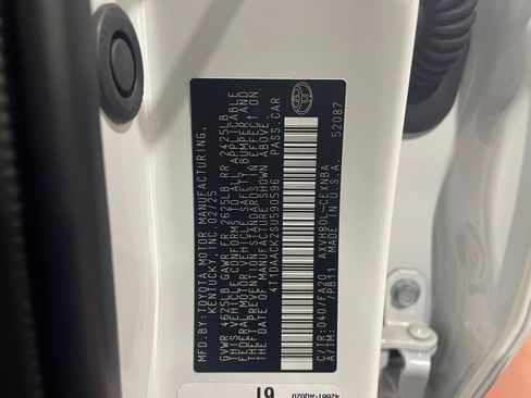 Used 2025 Toyota Camry LE image 28