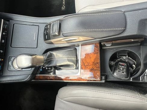 Used 2018 Lexus ES 350 w/ Luxury Package w/Wood Trim image 25