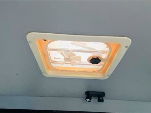 Used 2010 Chevrolet Express 1500 image 16