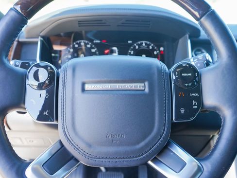 Used 2020 Land Rover Range Rover HSE image 10