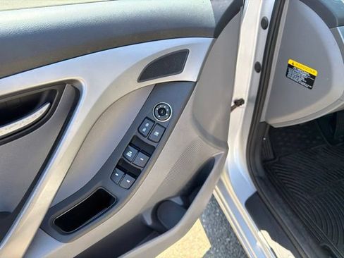 Used 2015 Hyundai Elantra SE FWD image 14