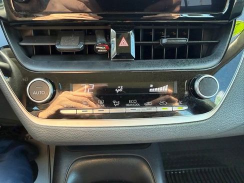 Used 2025 Toyota Corolla LE image 23