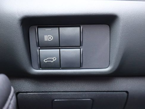 Used 2022 Toyota Highlander XLE AWD/4WD image 18