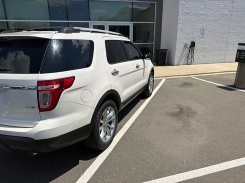 Used 2015 Ford Explorer XLT w/ Equipment Group 202B AWD/4WD image 6