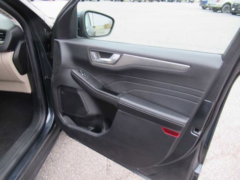 Used 2022 Ford Escape Titanium image 23