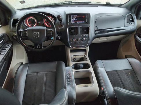 Used 2020 Dodge Grand Caravan SXT FWD image 21