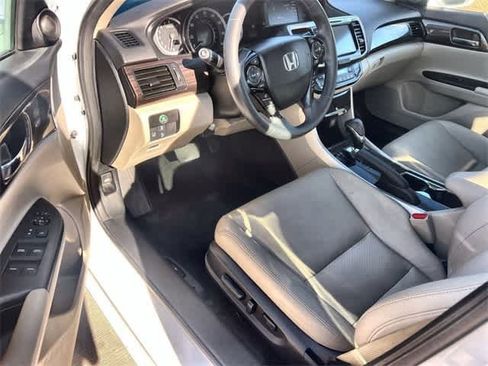 Certified 2017 Honda Accord EX-L image 3