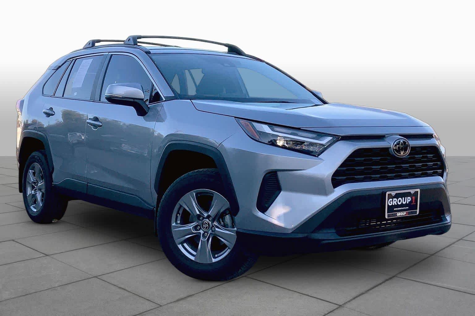 Used 2025 Toyota RAV4 XLE FWD image 3