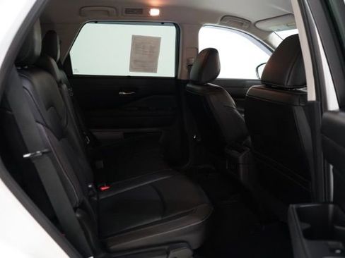 Used 2024 Nissan Pathfinder SL image 37