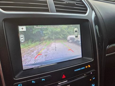 Used 2018 Ford Explorer Platinum AWD/4WD image 17