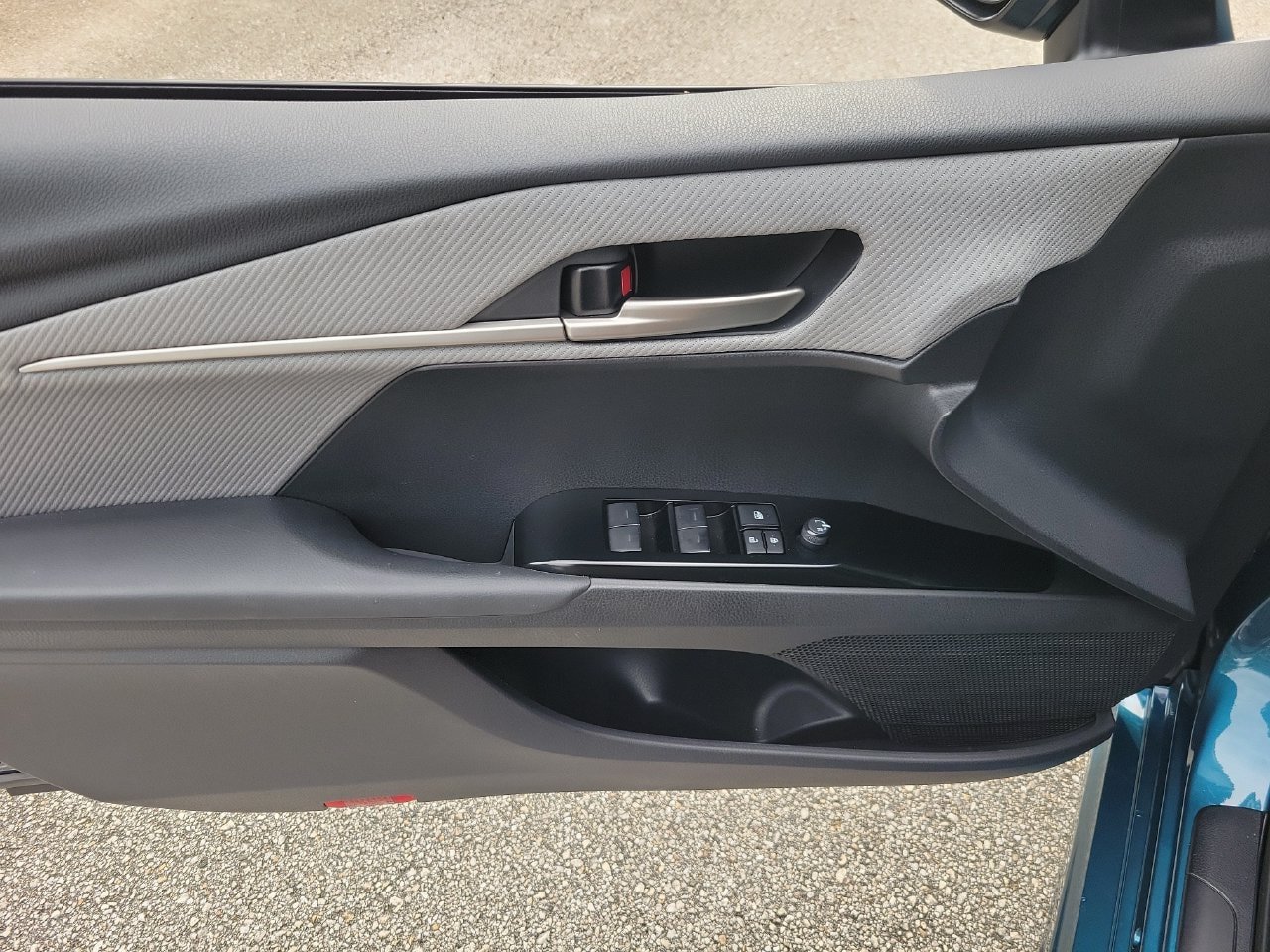 Used 2025 Toyota Camry SE FWD image 14