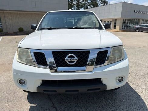 Used 2015 Nissan Frontier SV w/ SV Value Truck Package RWD image 3