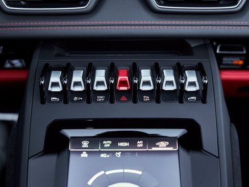 Used 2024 Lamborghini Huracan EVO image 62