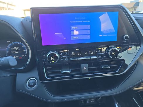 Used 2024 Toyota Highlander Limited image 20