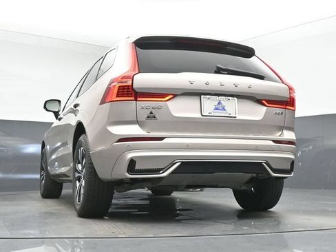 Used 2024 Volvo XC60 B5 Core w/ Protection Package Premier AWD/4WD image 15