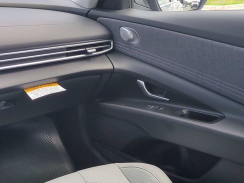New 2026 Hyundai Elantra Limited FWD image 18