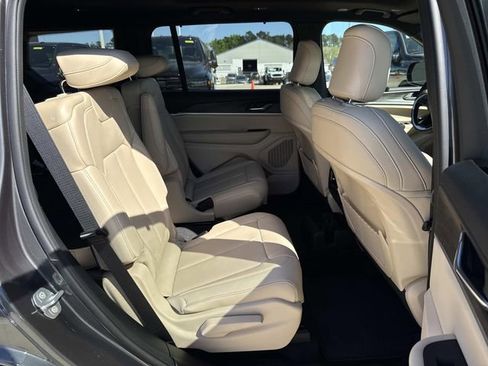 New 2025 Jeep Grand Cherokee L Limited w/ Luxury Tech Group II RWD image 12