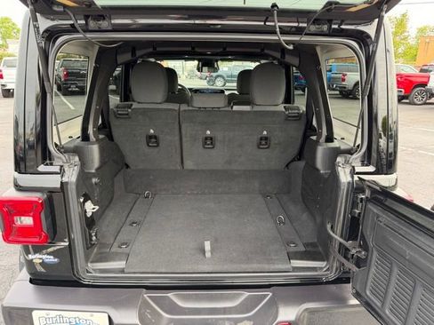 Used 2025 Jeep Wrangler Unlimited Sahara AWD/4WD image 8