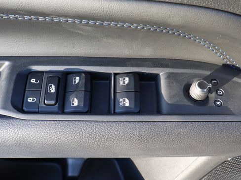 New 2026 Jeep Compass Latitude image 9