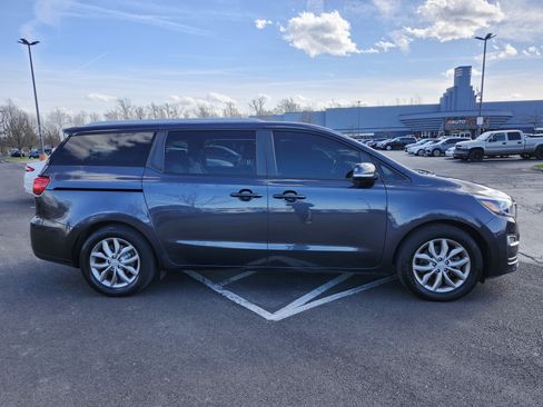 Used 2019 Kia Sedona EX image 17