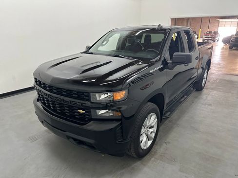 Used 2020 Chevrolet Silverado 1500 Custom w/ Custom Value Package AWD/4WD image 23