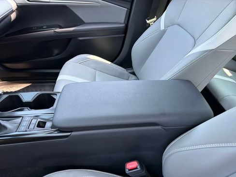 Used 2025 Toyota Camry SE w/ Convenience Package FWD image 13
