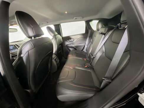 Used 2022 Jeep Cherokee Trailhawk image 23