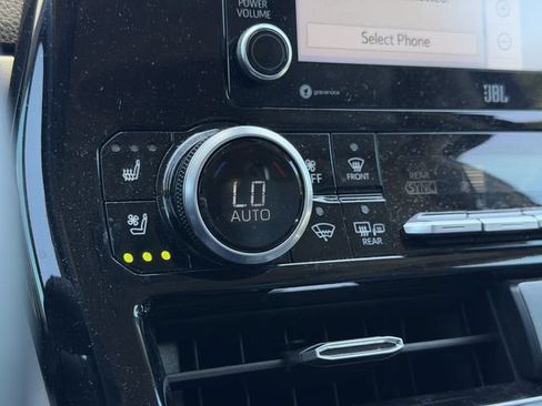 Used 2022 Toyota Highlander Limited FWD image 22