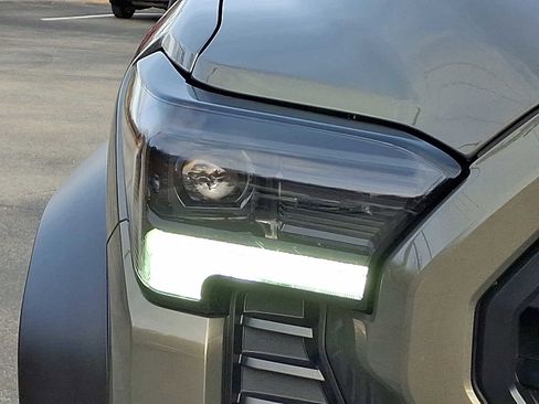 Used 2025 Toyota Tacoma 4x4 Double Cab Hybrid image 9