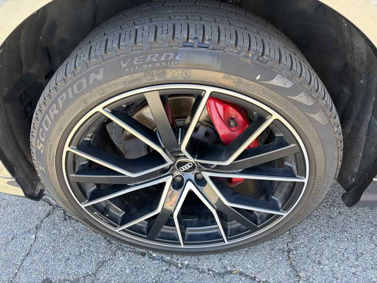 Used 2019 Audi Q8 Prestige w/ Luxury Package AWD/4WD image 19