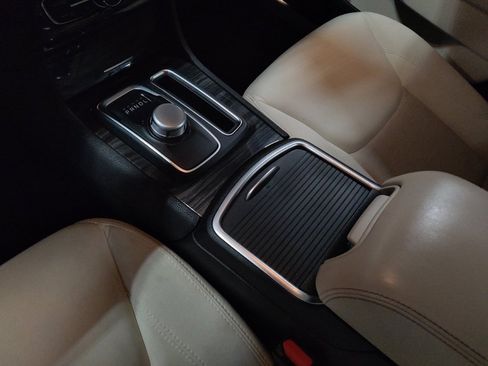 Used 2020 Chrysler 300 Touring image 26