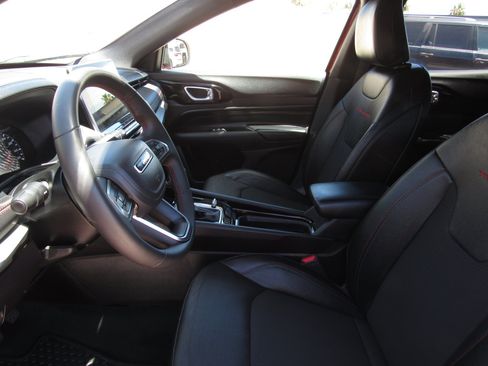 Used 2025 Jeep Compass Trailhawk AWD/4WD image 14