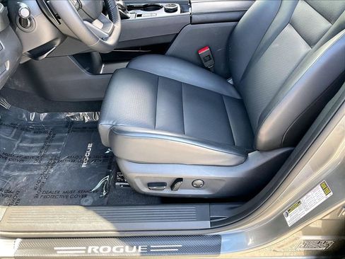 Used 2025 Nissan Rogue SV w/ SV Premium Package AWD/4WD image 35