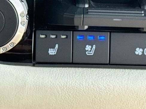 Used 2023 Toyota Tundra Capstone image 32