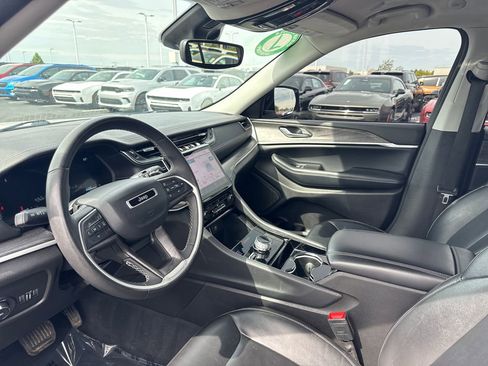 Used 2023 Jeep Grand Cherokee Limited AWD/4WD image 11