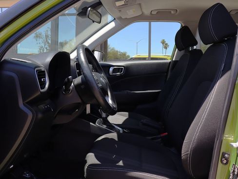 Used 2021 Hyundai Venue SEL FWD image 38