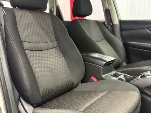 Used 2017 Nissan Rogue S image 16