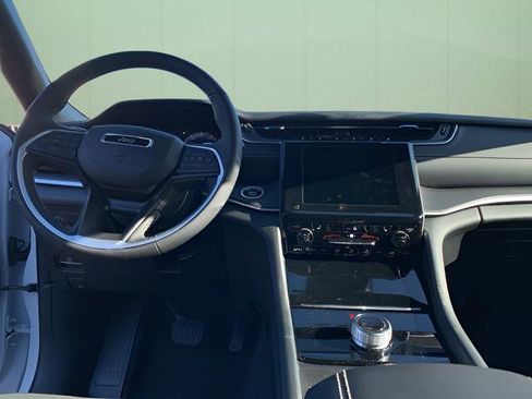New 2025 Jeep Grand Cherokee L Altitude image 20