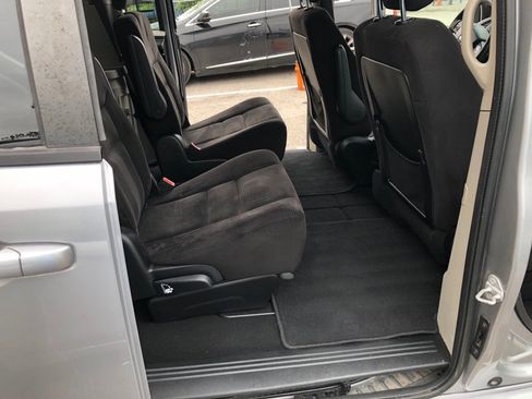 Used 2014 Dodge Grand Caravan SXT FWD image 10