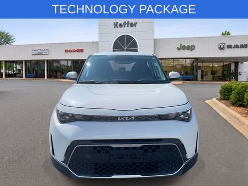 Used 2023 Kia Soul LX w/ LX Technology Package FWD image 3