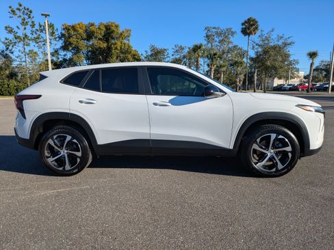 Used 2024 Chevrolet Trax RS image 3