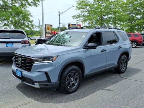 Certified 2025 Honda Pilot TrailSport image 1