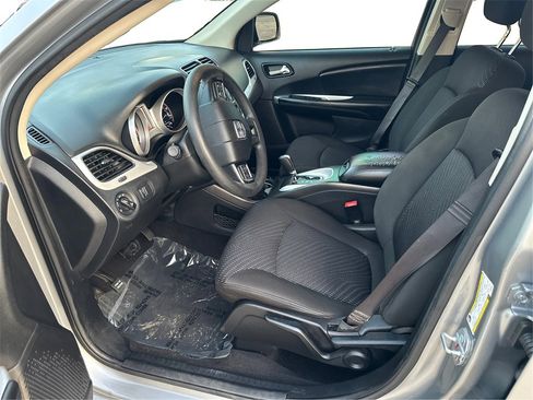 Used 2019 Dodge Journey SE image 10