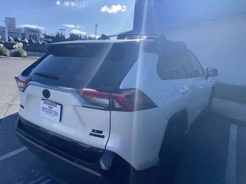 Used 2020 Toyota RAV4 XSE image 8
